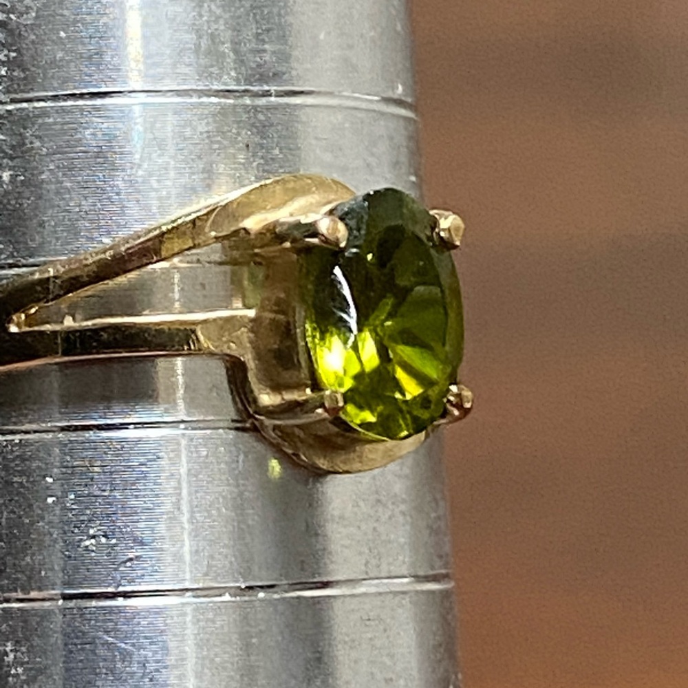 Green Peridot 10k Yellow Gold Ring size 7.5 - Picture 9 of 11